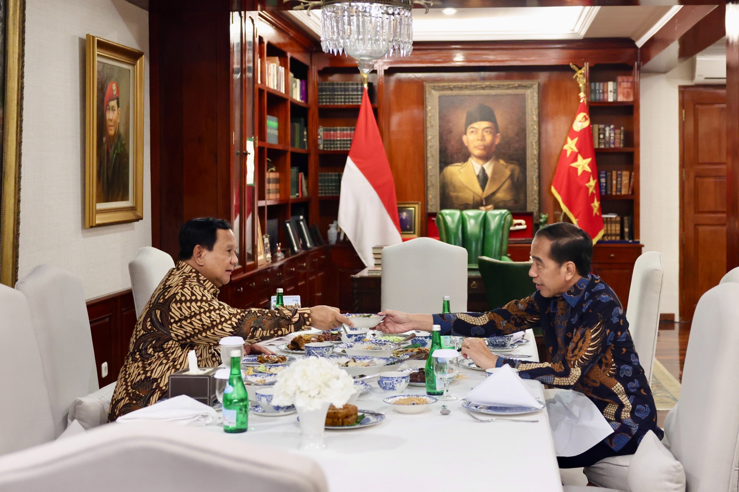 Temui Prabowo di Kertanegara, Jokowi Cari Perlindungan Politik?