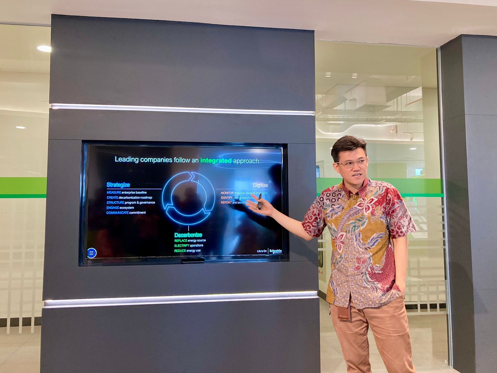 Schneider Electric Dorong Efisiensi Energi untuk Kurangi Biaya dan Emisi