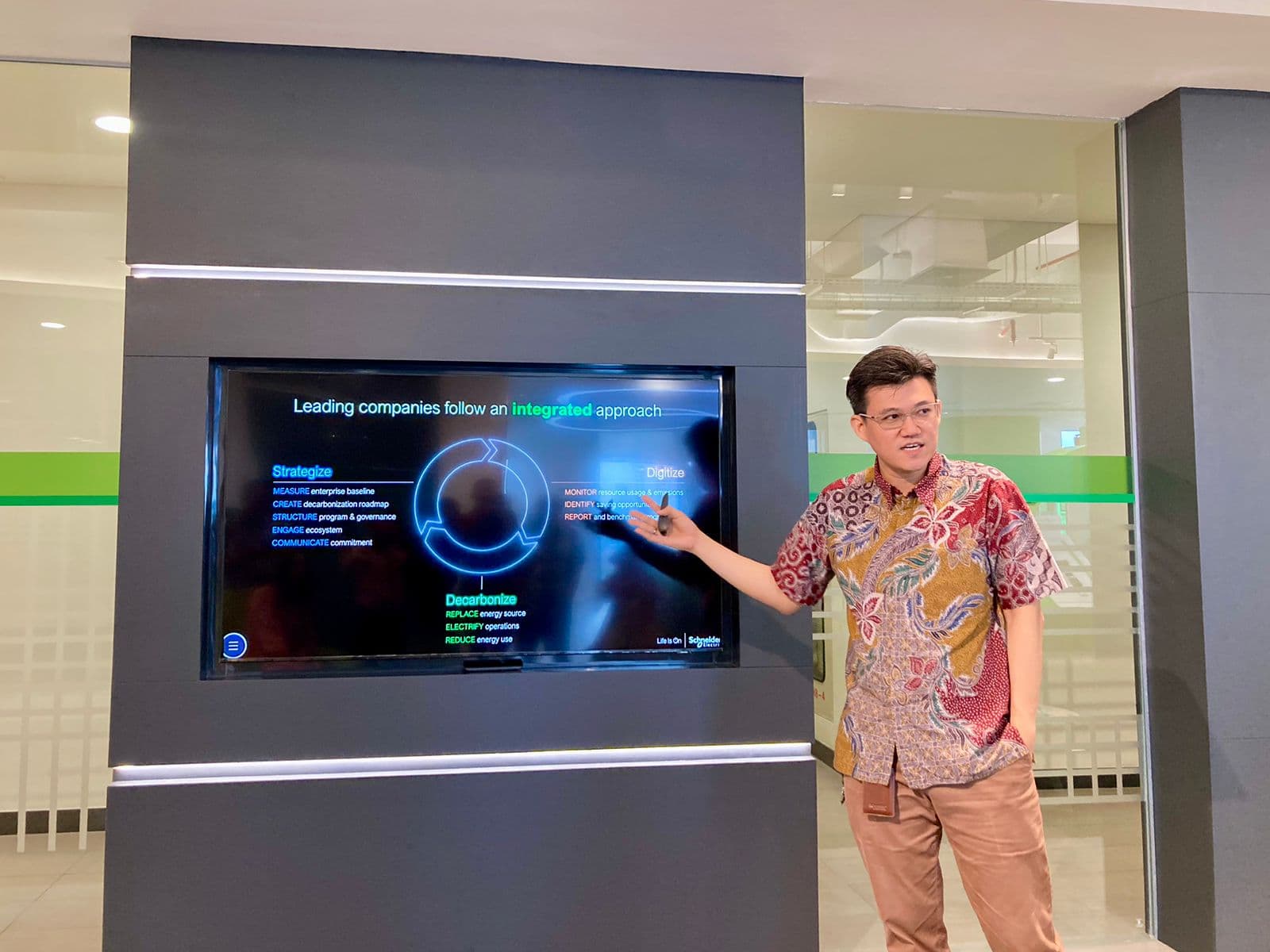 Schneider Electric Dorong Efisiensi Energi untuk Kurangi Biaya dan Emisi