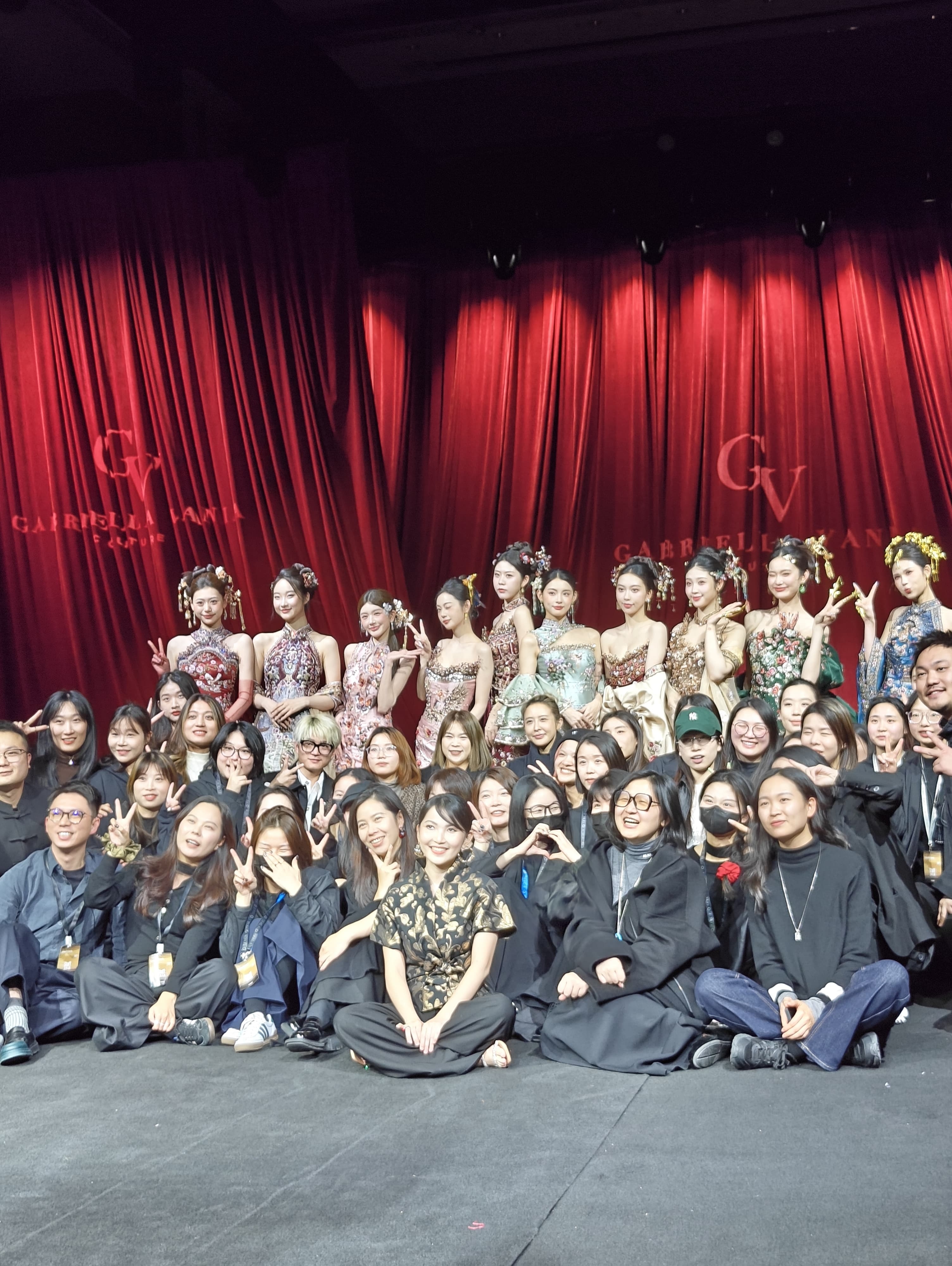 Gabriella Vania Harumkan Nama Indonesia dengan Fashion Show Tunggal di China