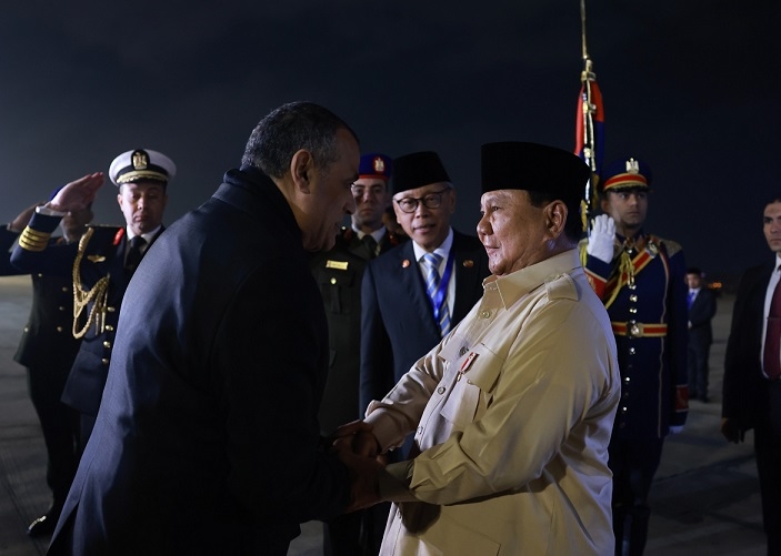Presiden Prabowo Tiba di Kairo, Disambut Sejumlah Pejabat Tinggi Mesir dan Jajar Kehormatan