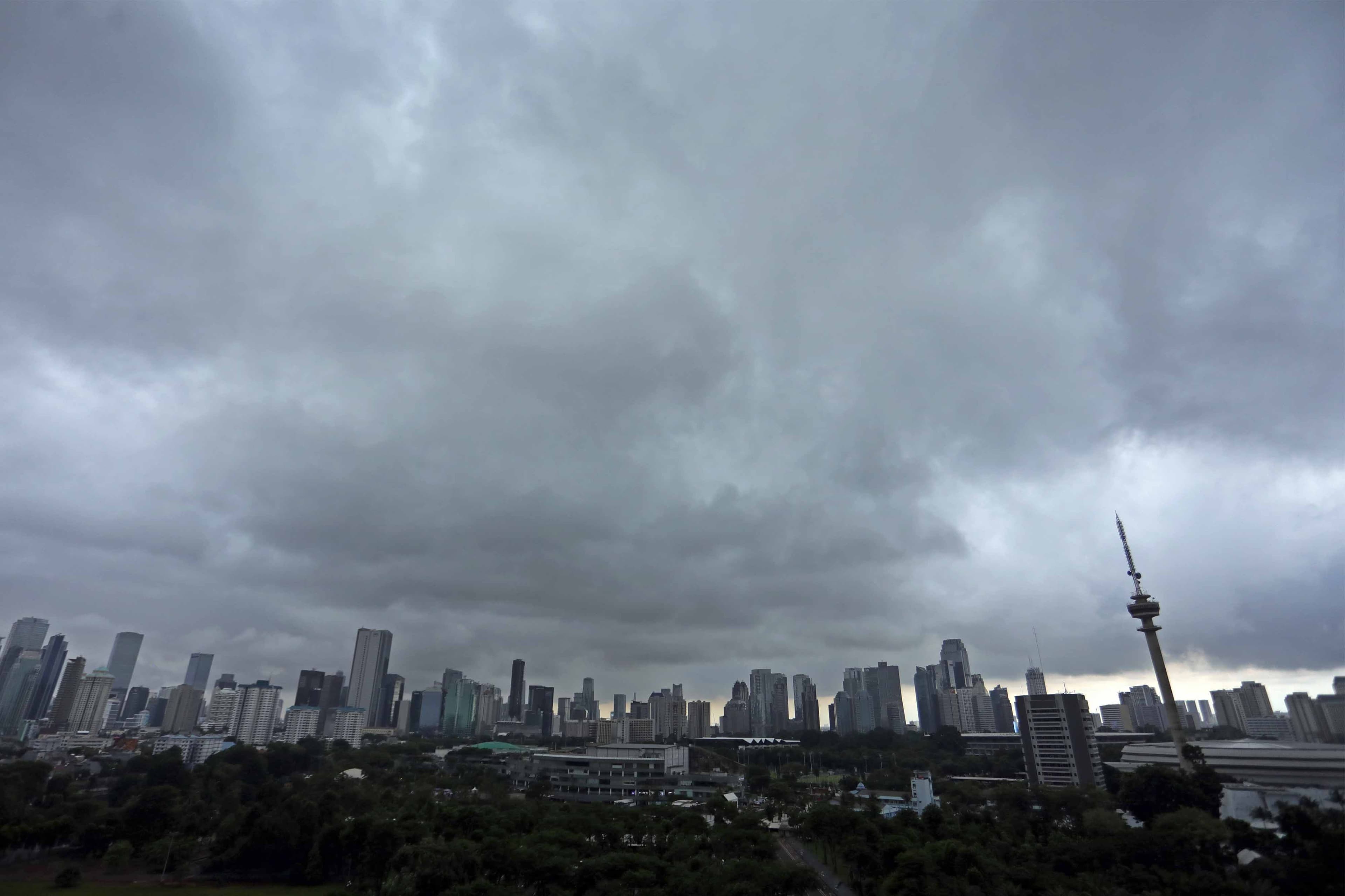 Operasi Modifikasi Cuaca di Jakarta Berhasil Kurangi Intensitas Hujan Hingga 50 Persen