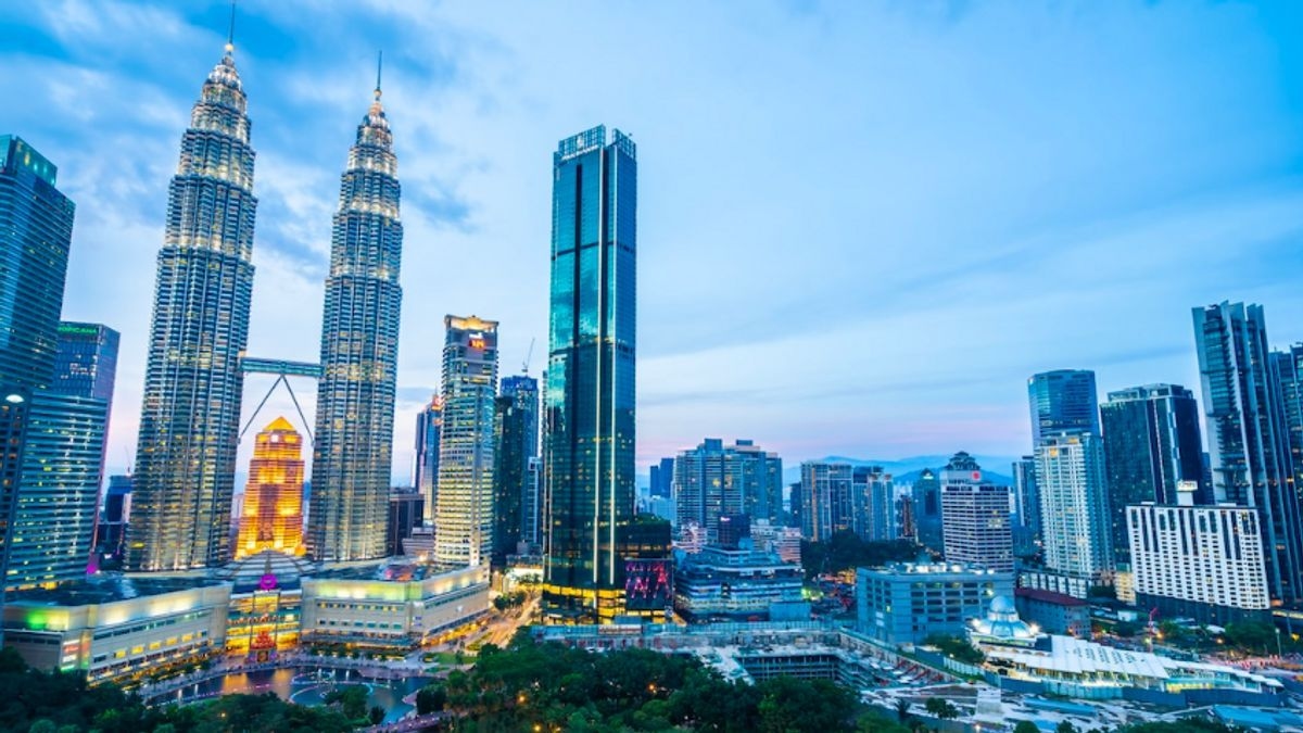 Didorong Konsumsi, Ekonomi Malaysia Lampaui Target di 2025