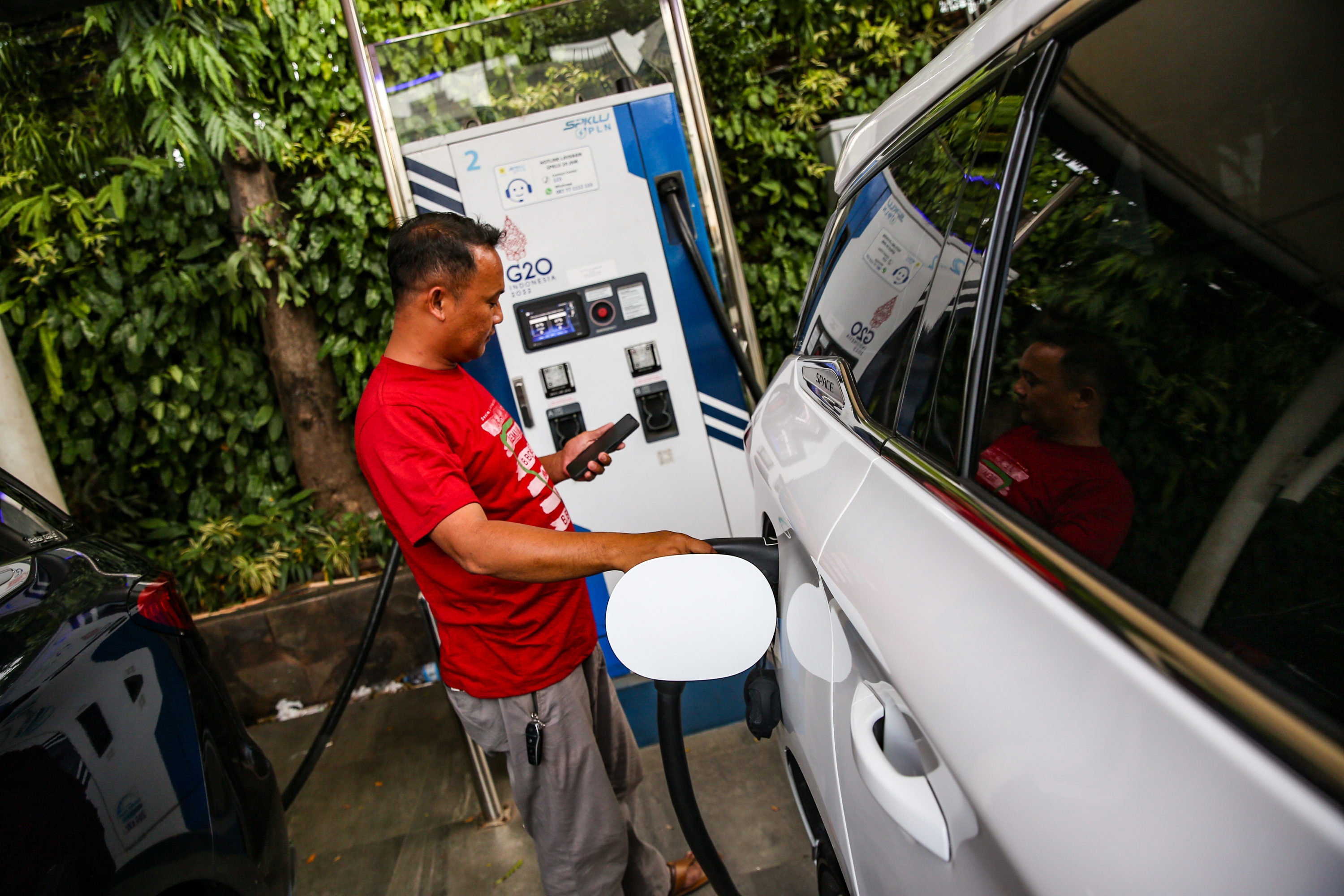 Kelebihan dan Kekurangan Mobil Listrik Dibanding Mobil Konvensional