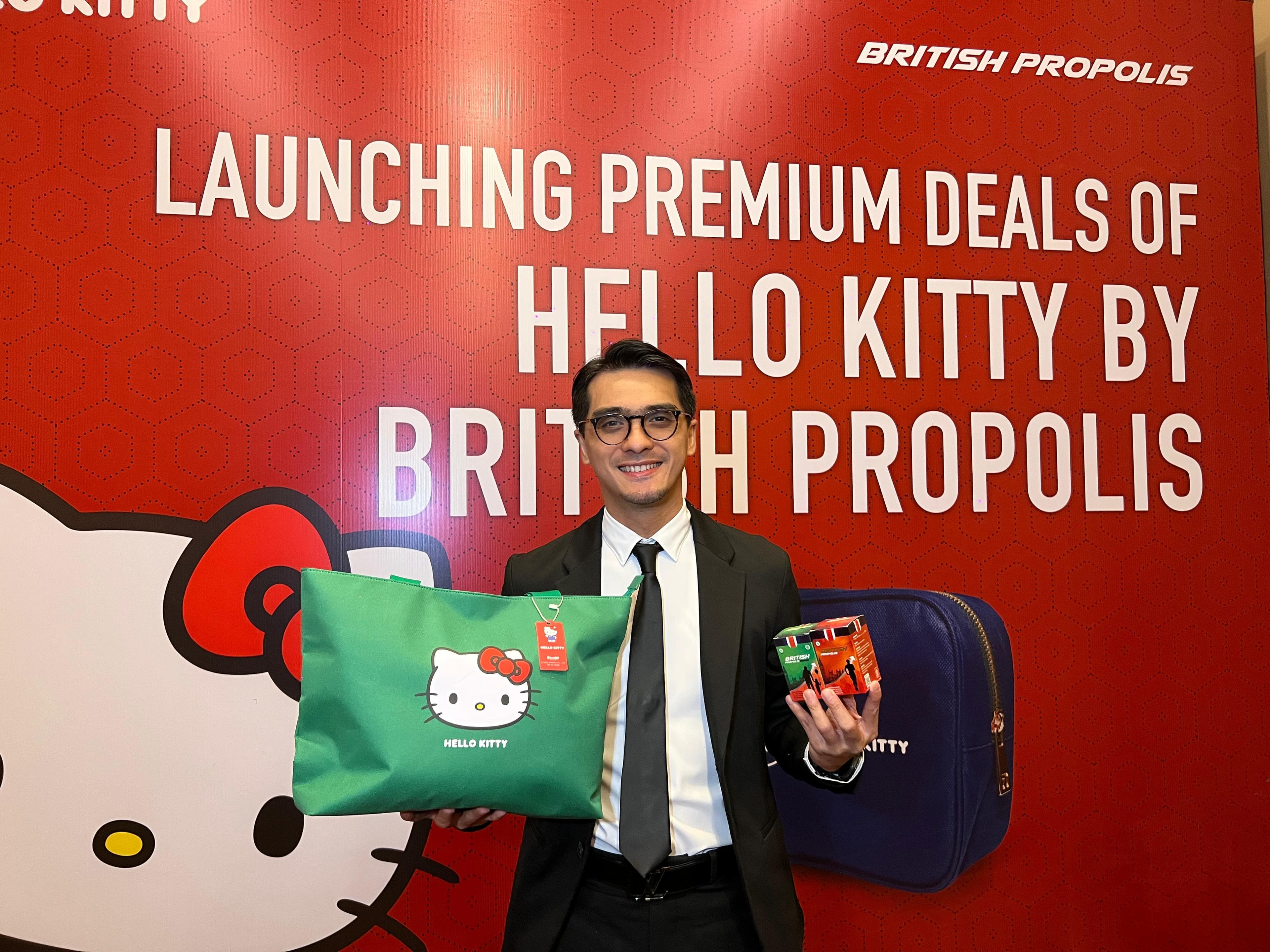 Ricky Harun Bagi-bagi Tas British Propolis Edisi Hello Kitty