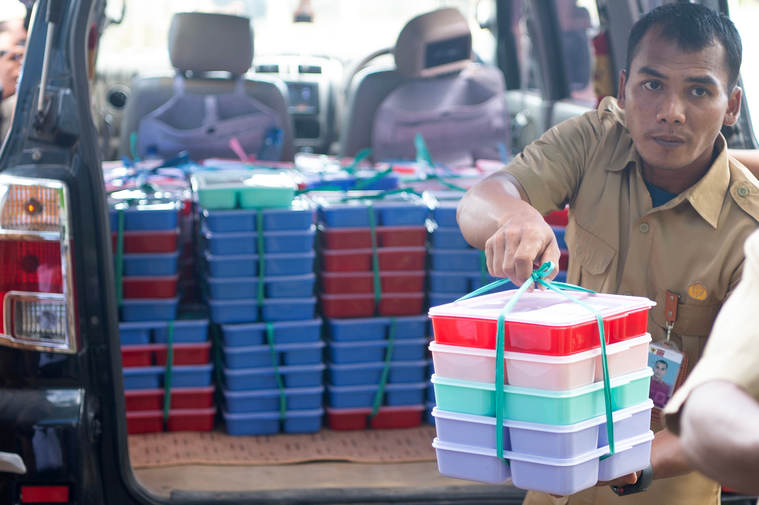 Punya Penghasilan karena Masak Makanan Bergizi Gratis, Ibu Rumah Tangga di Banyuasin Bersyukur