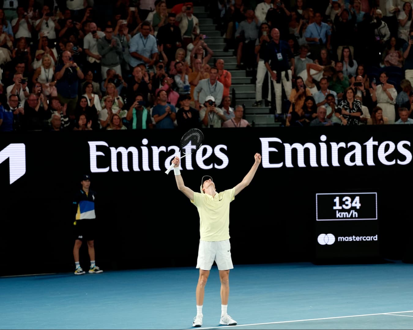 Bungkam Alexander Zverev 3 Set Langsung, Jannik Sinner Pertahankan Gelar Australia Terbuka!