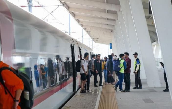 Puncak Arus Balik Whoosh Capai 12 Ribu Tiket Terjual di Libur Panjang