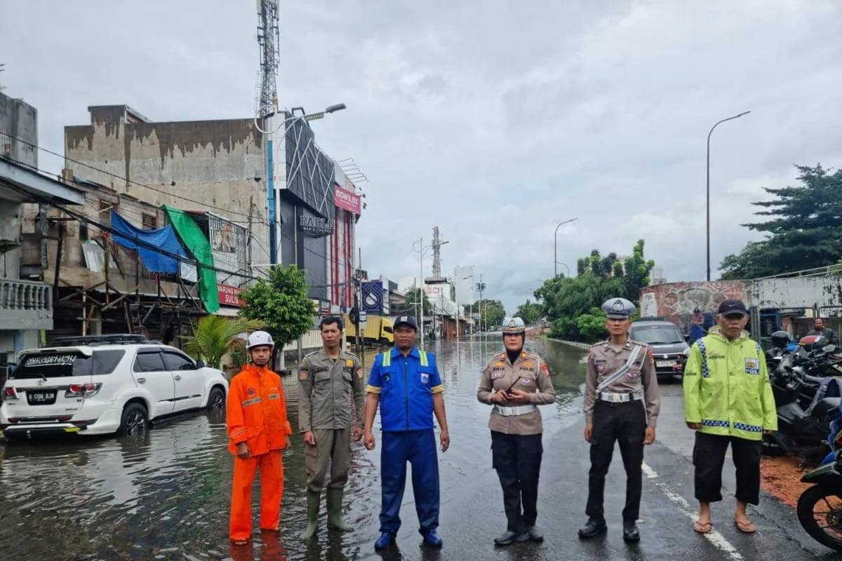 Sejumlah Ruas Jalan di Jakarta Barat Terendam Banjir, Polisi Terapkan Rekayasa Lalu Lintas