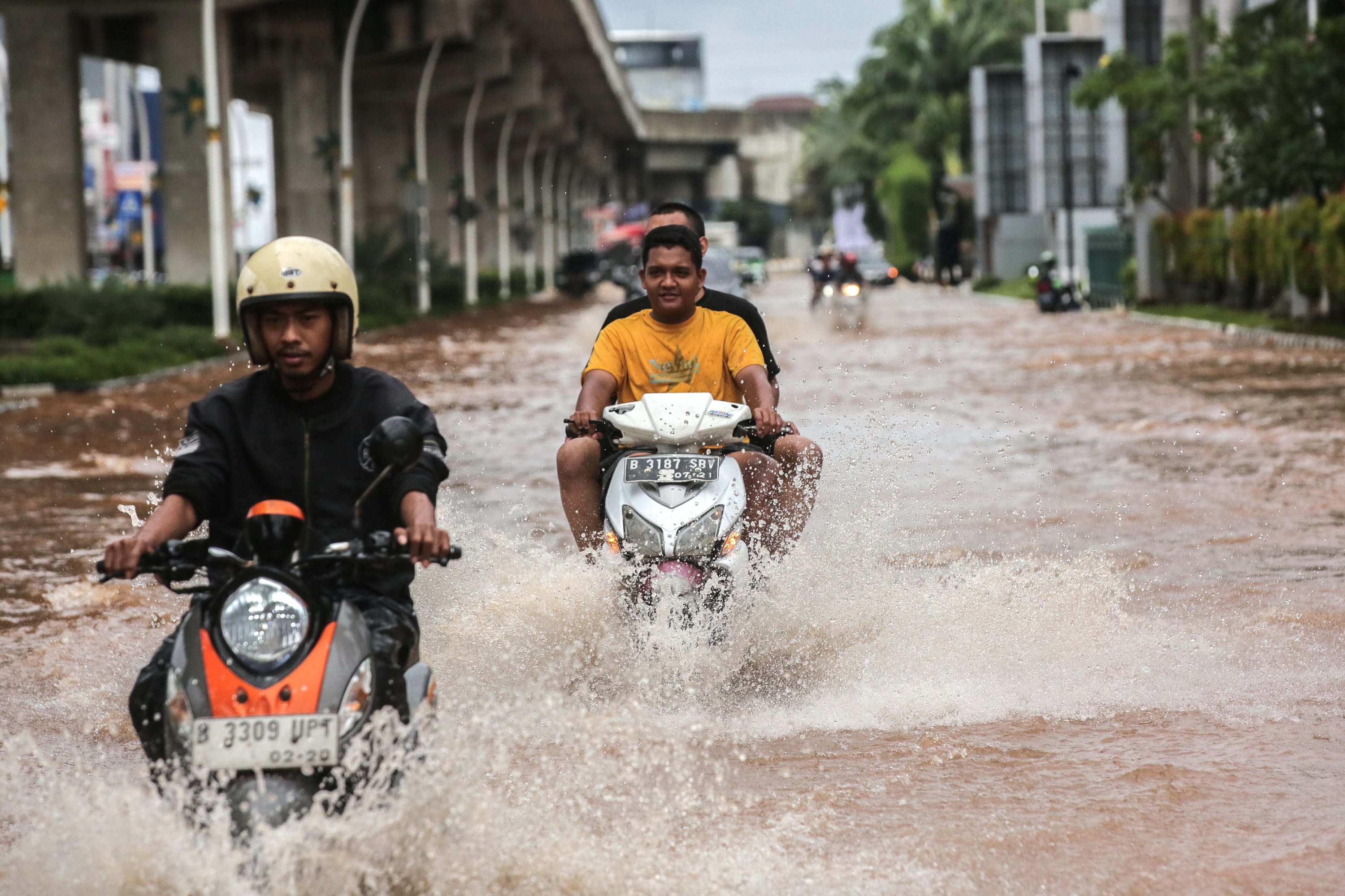Ramalan Cuaca Jabodetabek: Hujan Ringan hingga Disertai Petir Diprakirakan Melanda Hari Ini