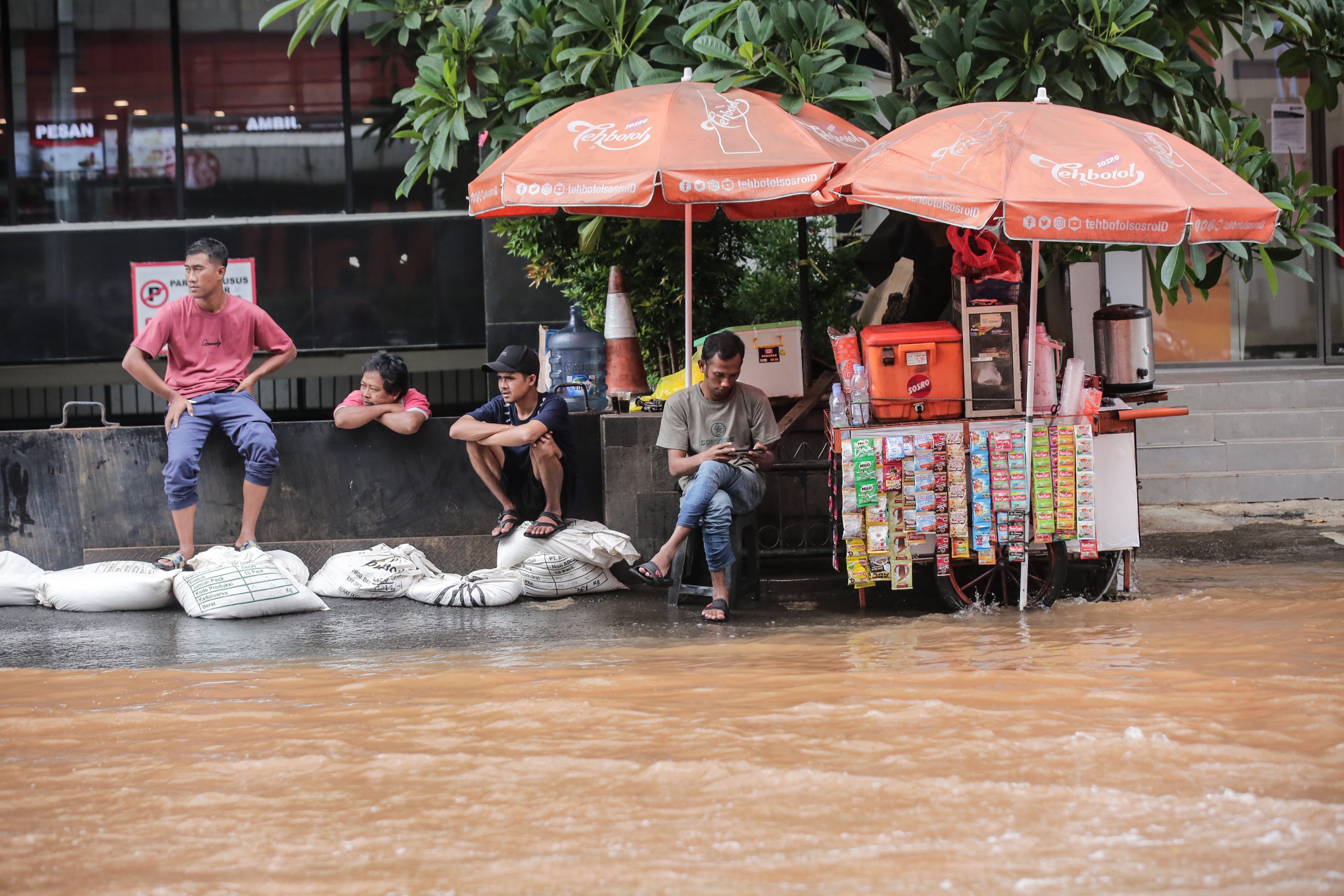 Cuaca Ekstrem Berpotensi Melanda Mayoritas Wilayah Indonesia