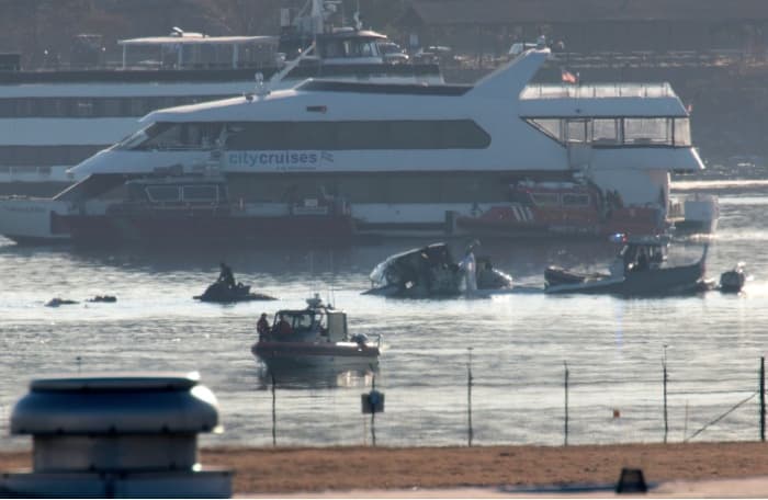 Kotak Hitam Pesawat American Airlines Berhasil Ditemukan