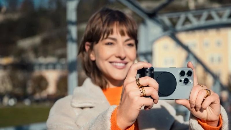 Leica Luncurkan LUX Grip, Aksesori Kamera MagSafe untuk iPhone