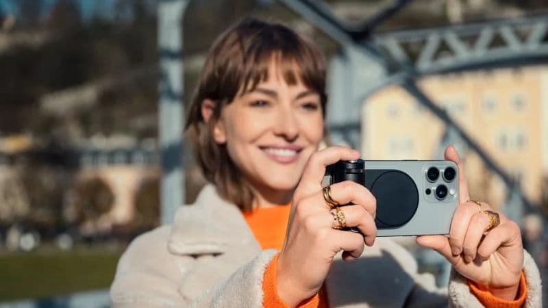Leica Luncurkan LUX Grip, Aksesori Kamera MagSafe untuk iPhone