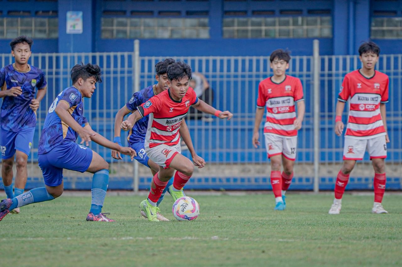 Tumbangkan Persib U-16, Madura United U-16 Kunci Tiket Semifinal Elite Pro Academy 2024-2025