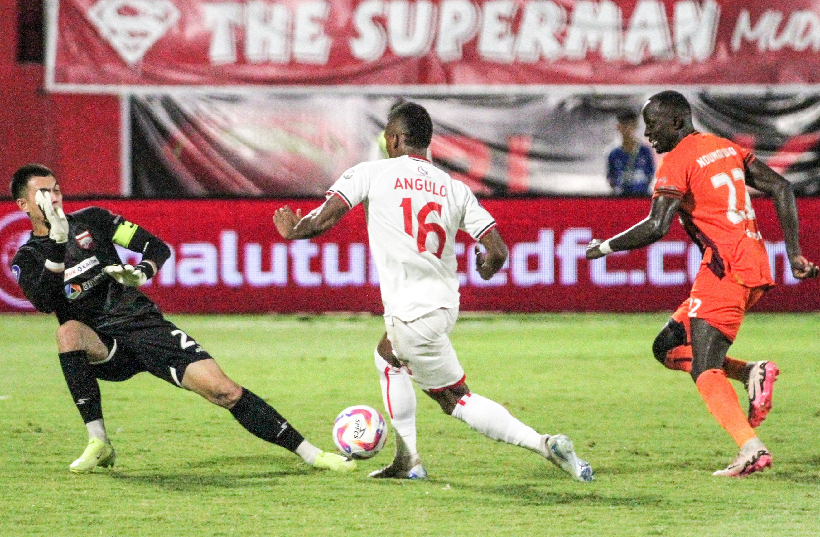 Disaksikan Danny Landzaat dan Alex Pastoor, Malut United Manfaatkan Kelelahan Borneo FC