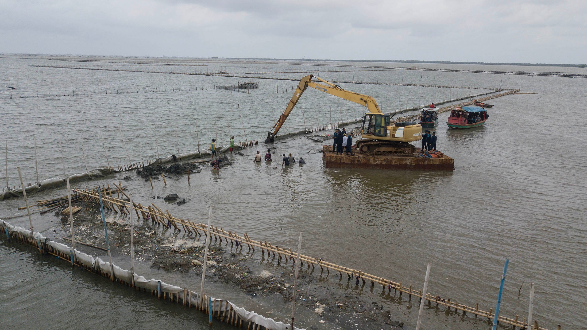 KKP Bongkar Panggar Laut di Bekasi Sepanjang 3,3 Km