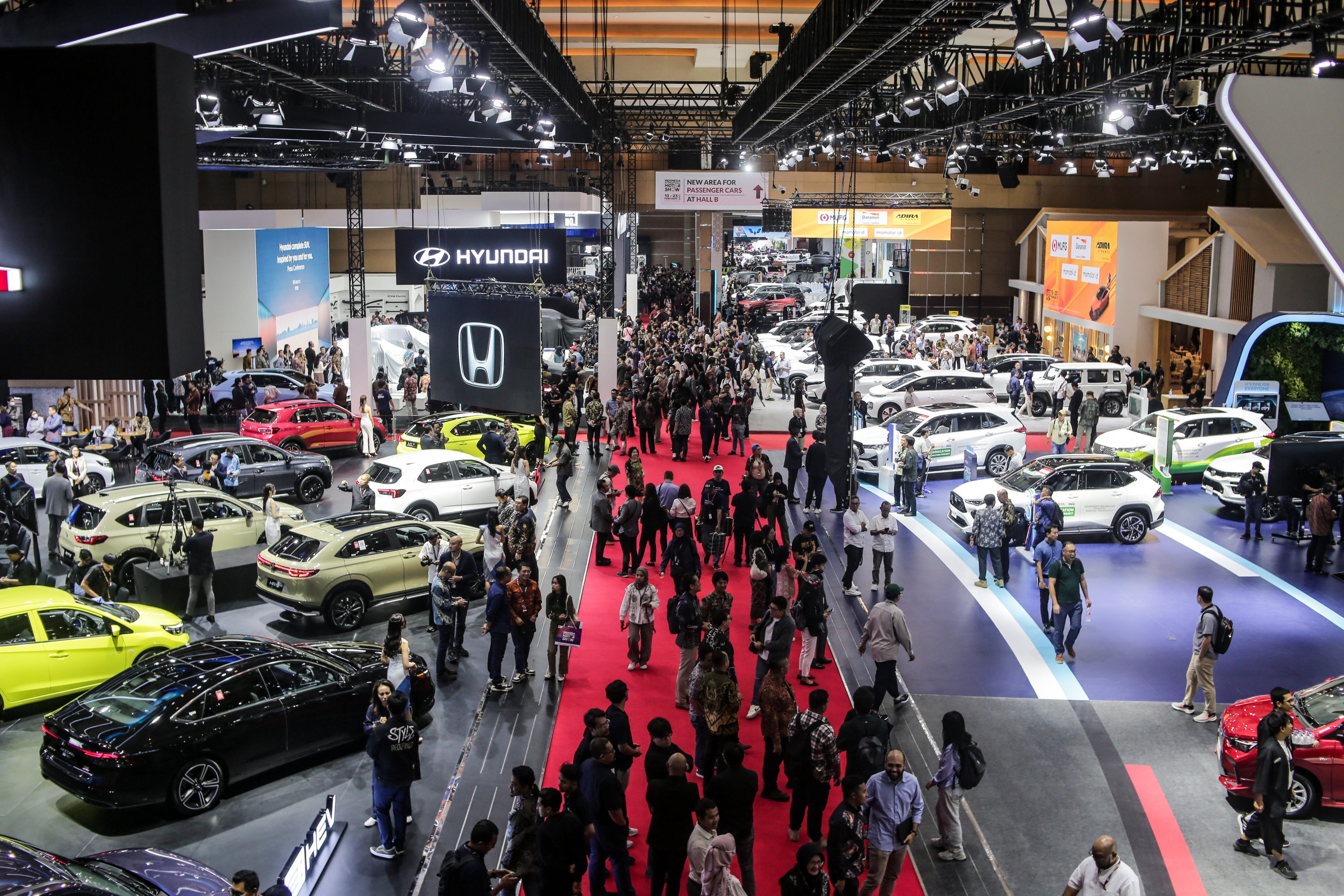 Para Srikandi di Balik Kemudi Merek Mobil Dunia