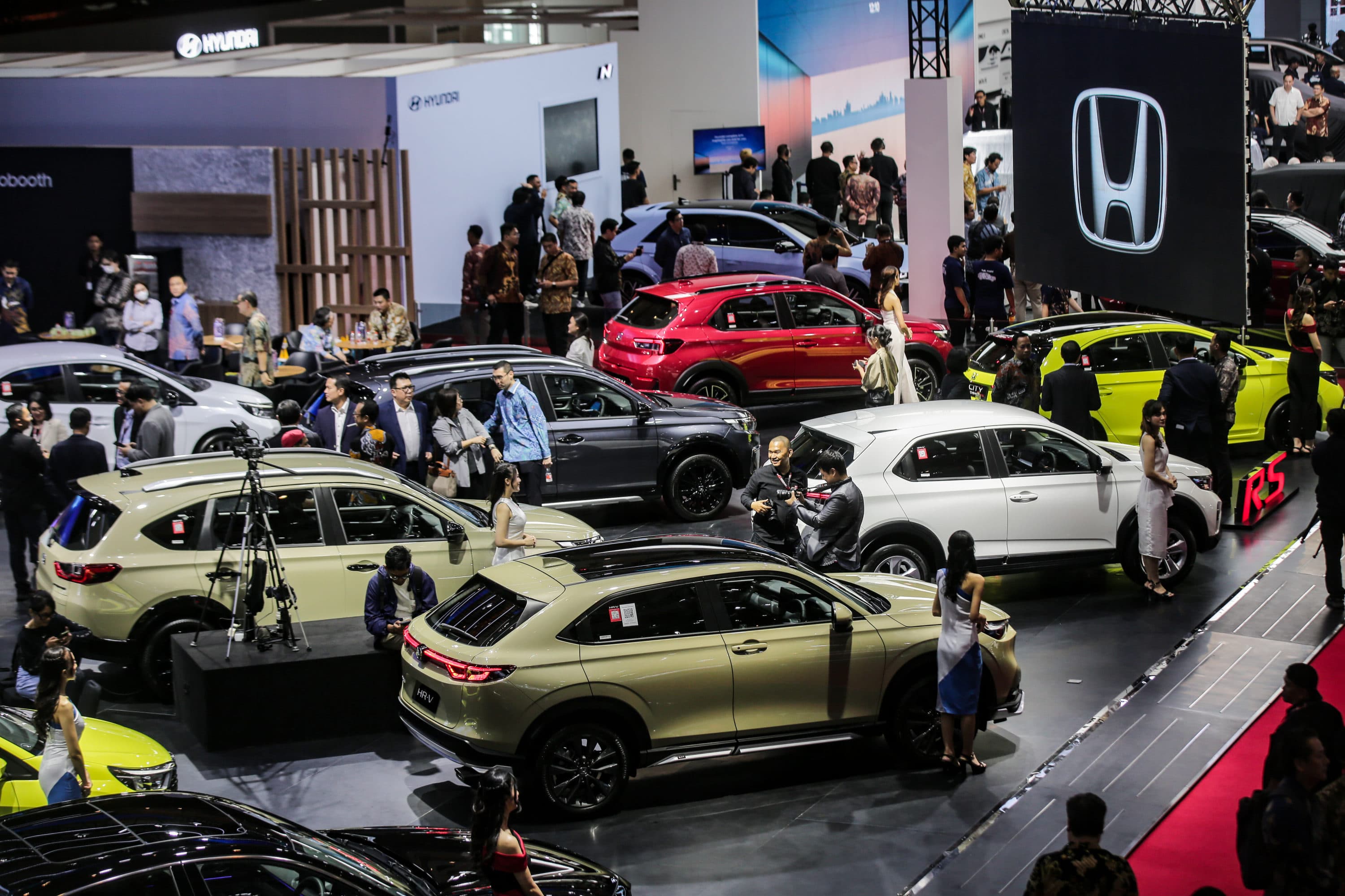 Dimeriahkan DJ Internasional, Simak Cara Beli dan Harga Tiket IIMS 2025