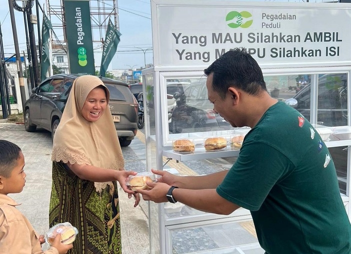 Peduli Kesejahteraan Masyarakat, Karyawan Pegadaian Sukses Gelar Program Mengetuk Pintu Langit di Sumbagsel
