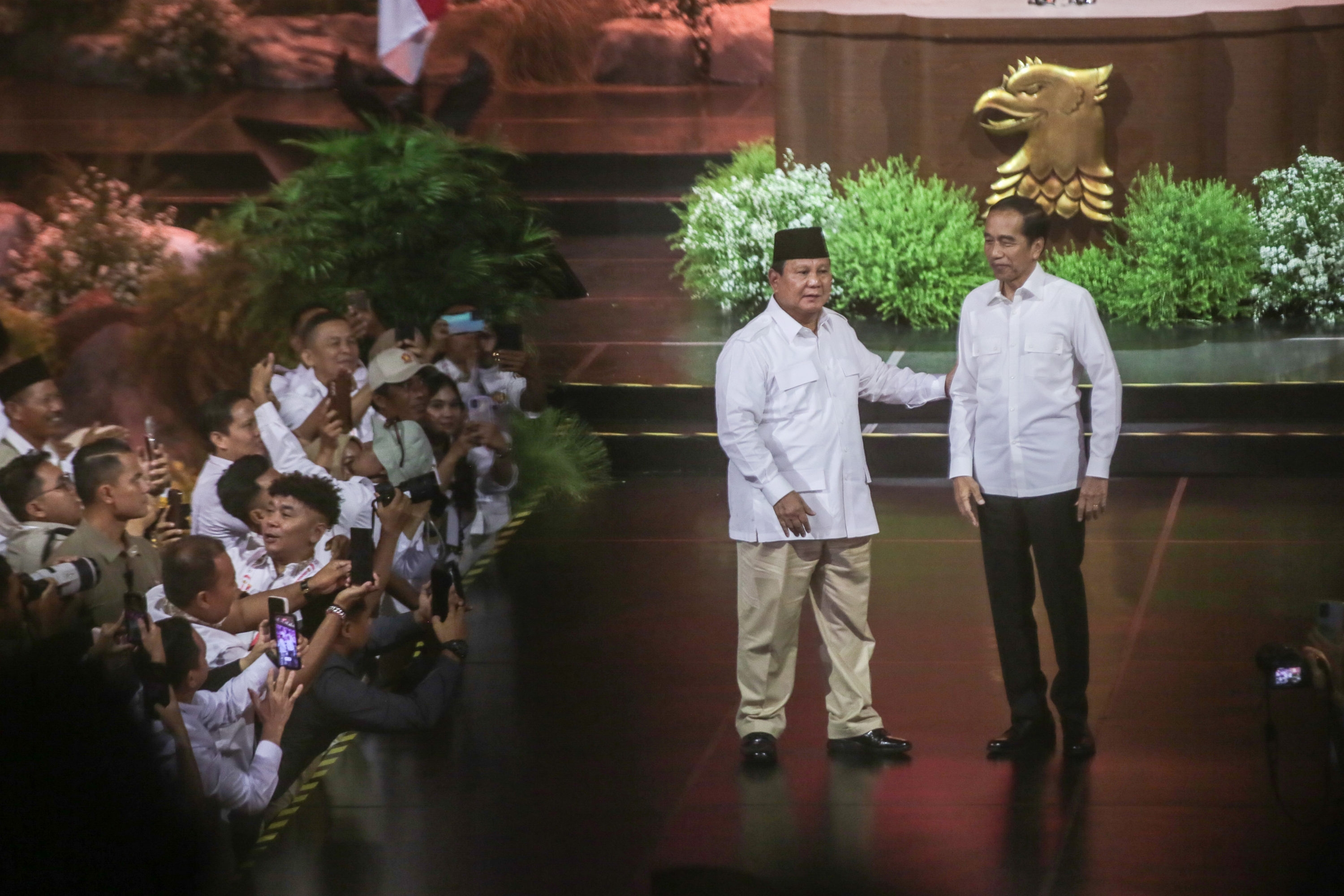 Jokowi Tersentuh Dapat Anggrek dan Doa dari Presiden Prabowo di Hari Spesialnya