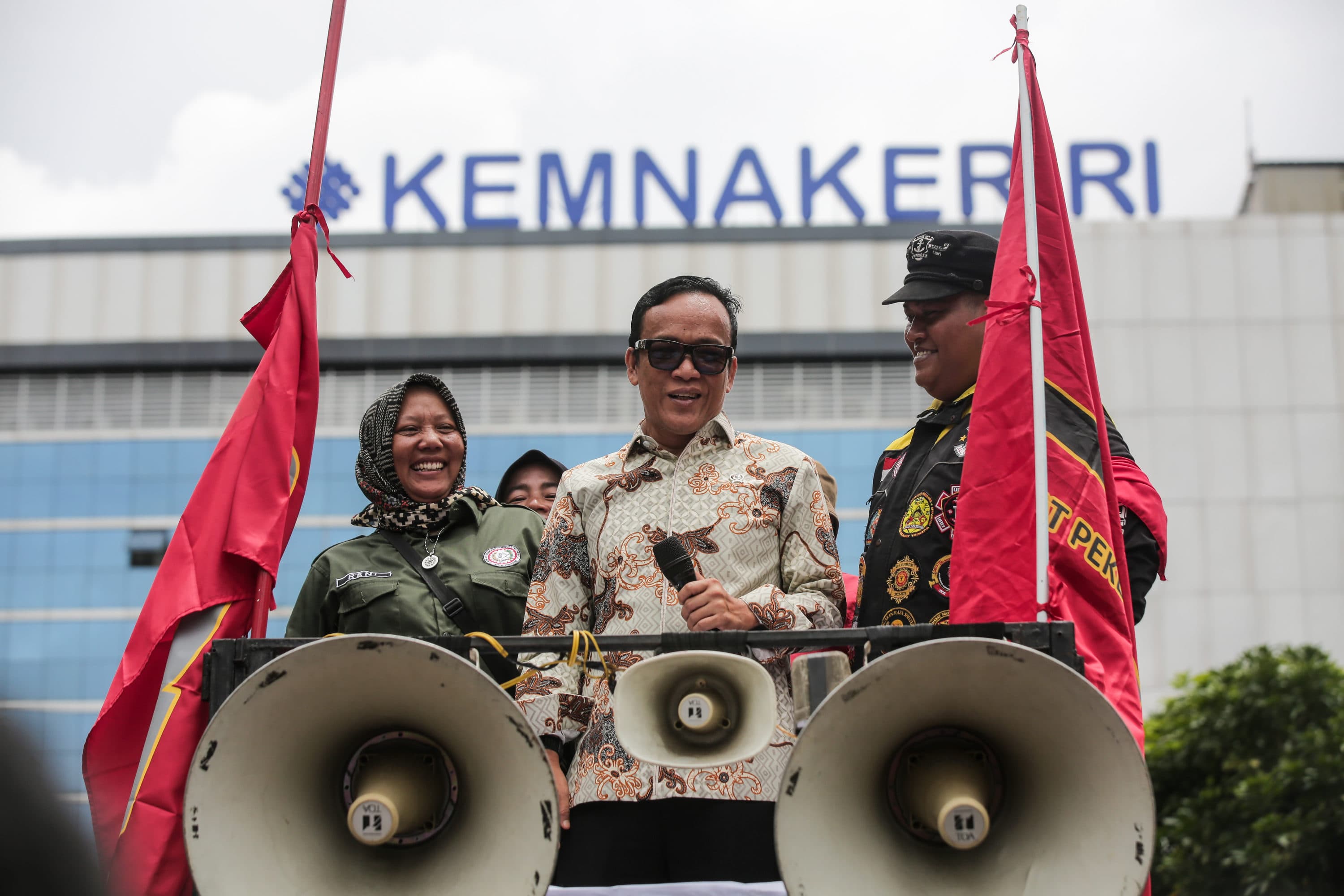 OTT Wamenaker Immanuel Ebenezer: KPK Sita Bukti Uang, Mobil dan Motor