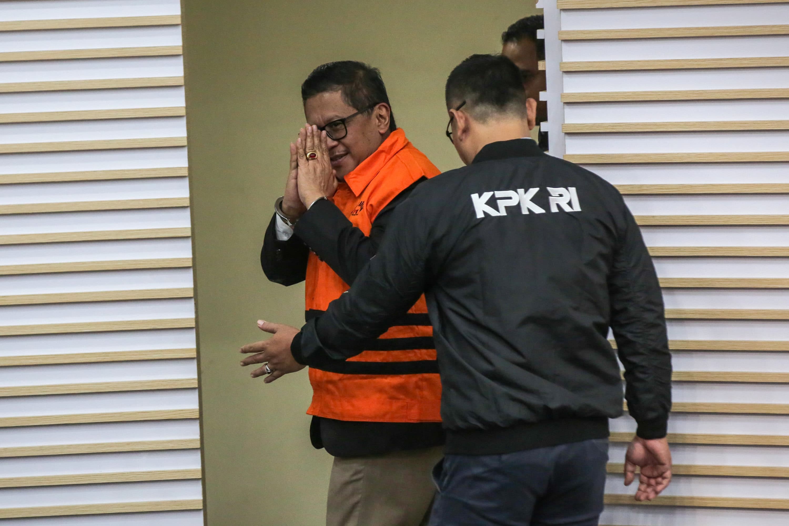 Penahanan Hasto Kristiyanto, Momentum KPK Kembalikan Kepercayaan Publik