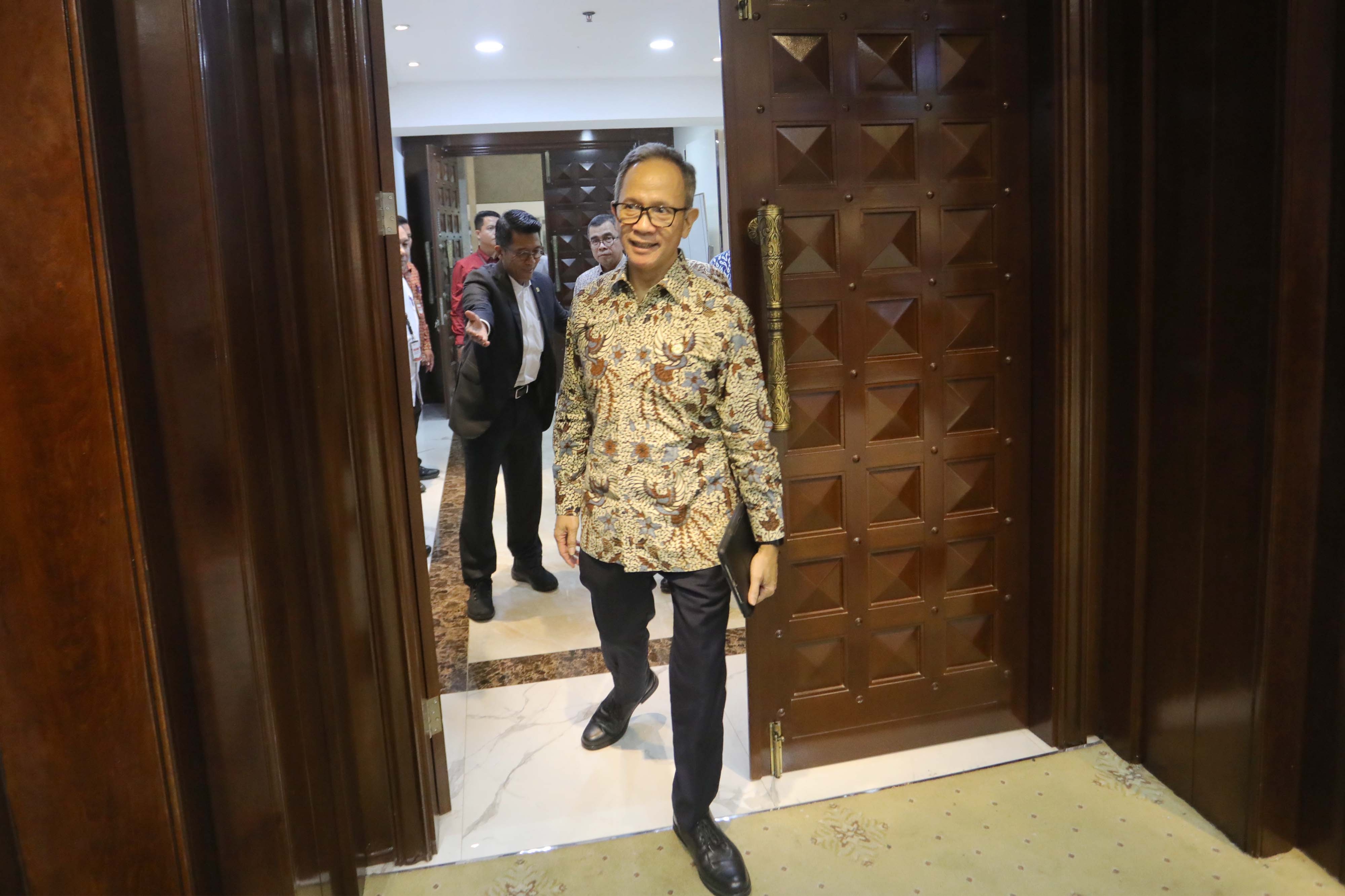 OJK: Investor Domestik Dongkrak Transaksi Saham, Likuiditas Pasar Meningkat