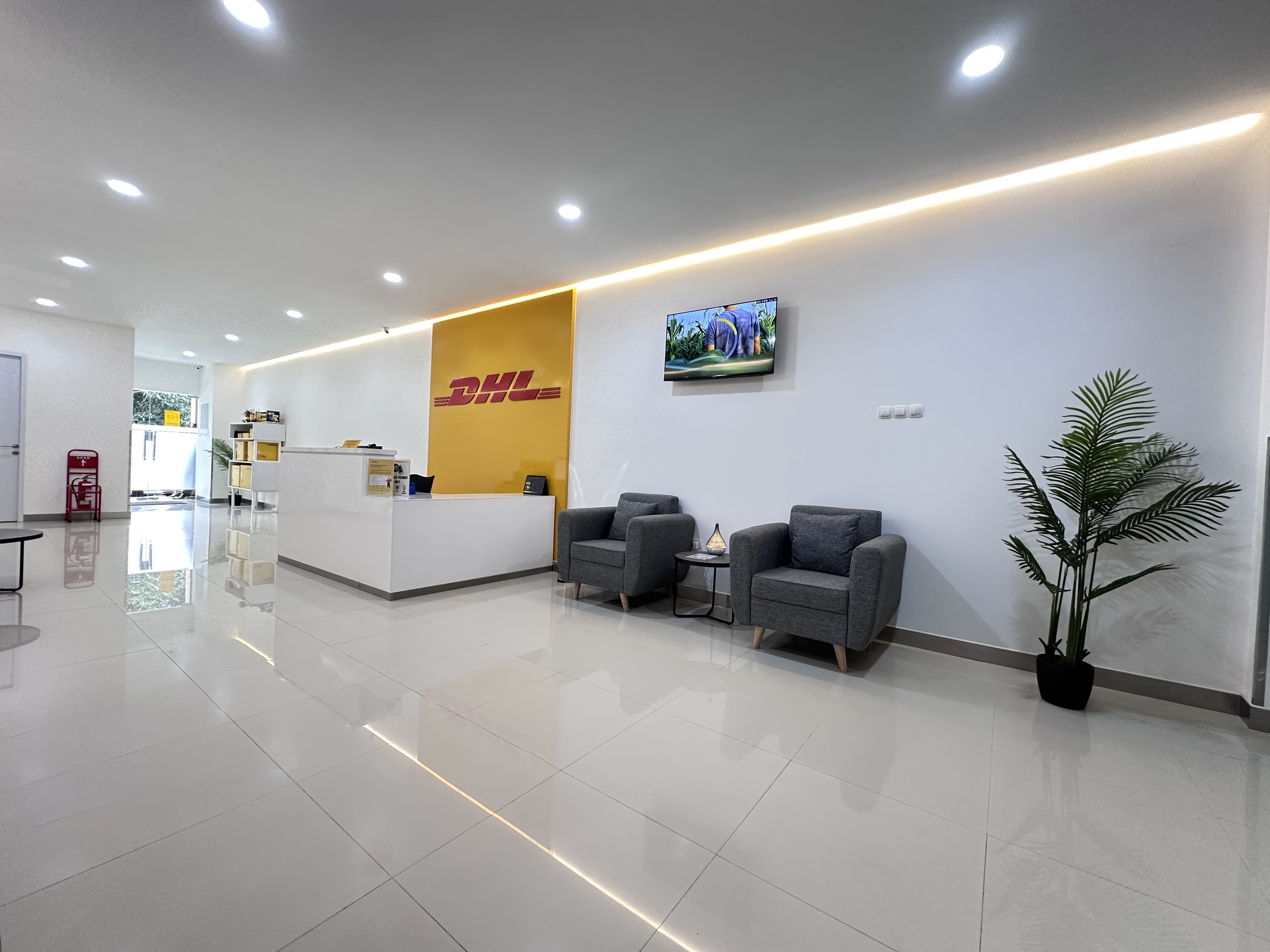 DHL Express Relokasi Gerai Kemang ke Darmawangsa