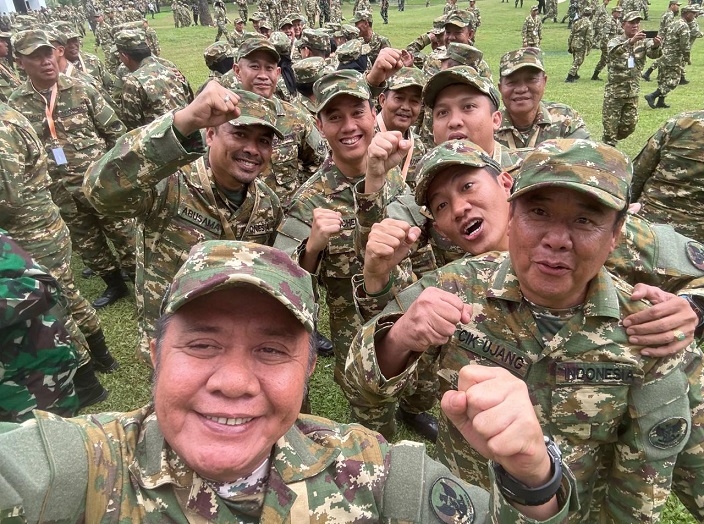 Herman Deru-Cik Ujang Kompak Parade Senja Bersama Prabowo, Jokowi dan SBY