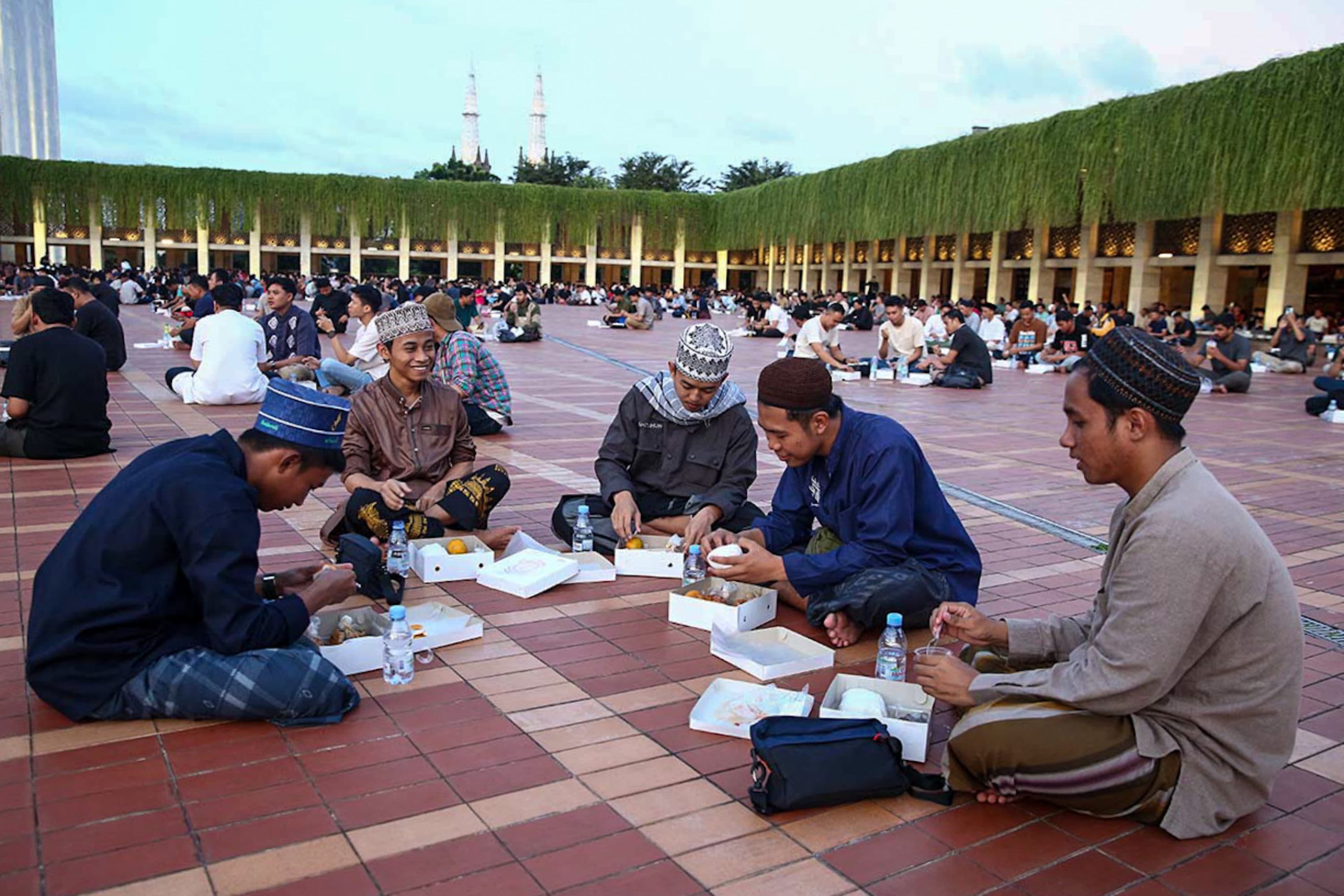 Ini Makanan dan Minuman yang Perlu Dihindari Saat Puasa
