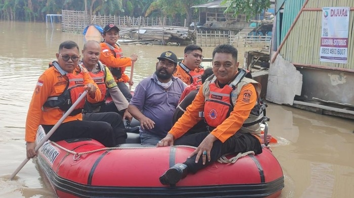 Ratusan KK di Teluk Pucung Terdampak Banjir Kiriman dari Bogor, Ketinggian Air Capai 1 Meter