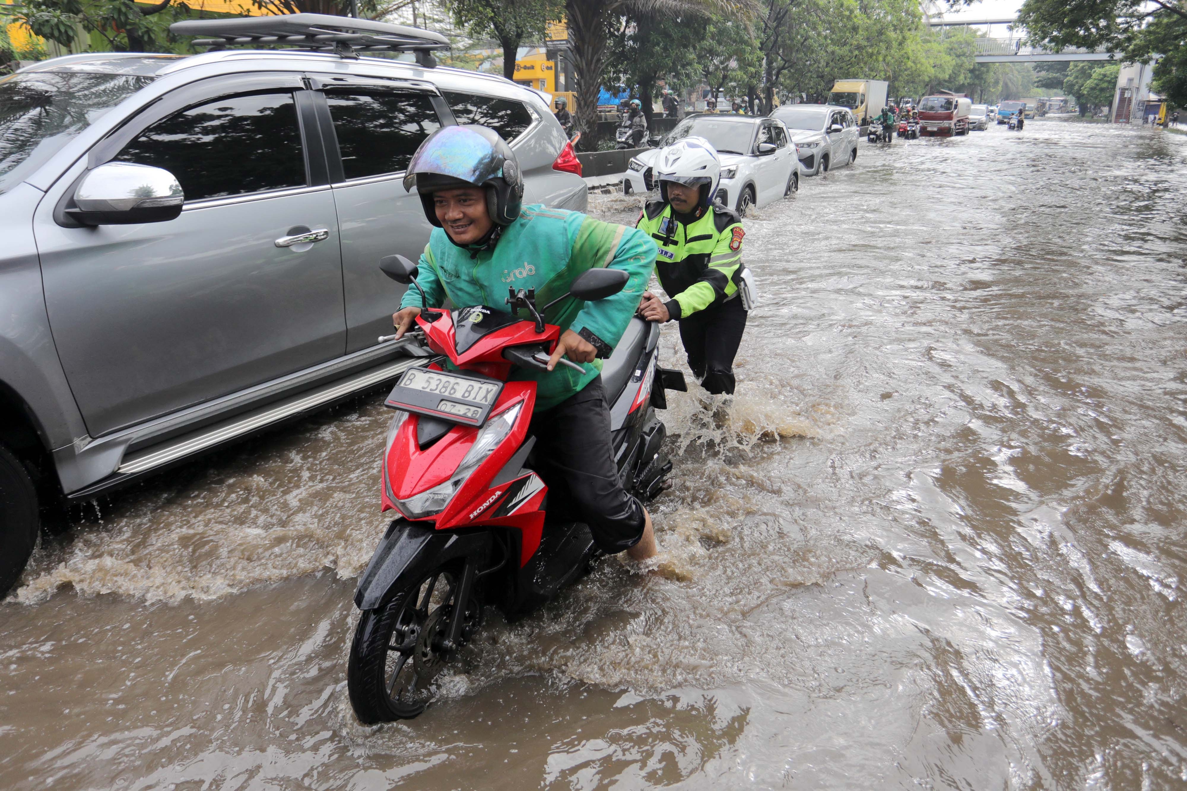 BNPB: Banjir Besar di Bekasi Dipicu Hujan Deras dan Luapan Air dari Hulu