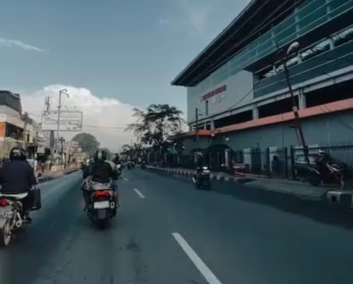 Banjir di Sebagian Wilayah Bekasi Mulai Surut Sisakan Lumpur dan Sampah