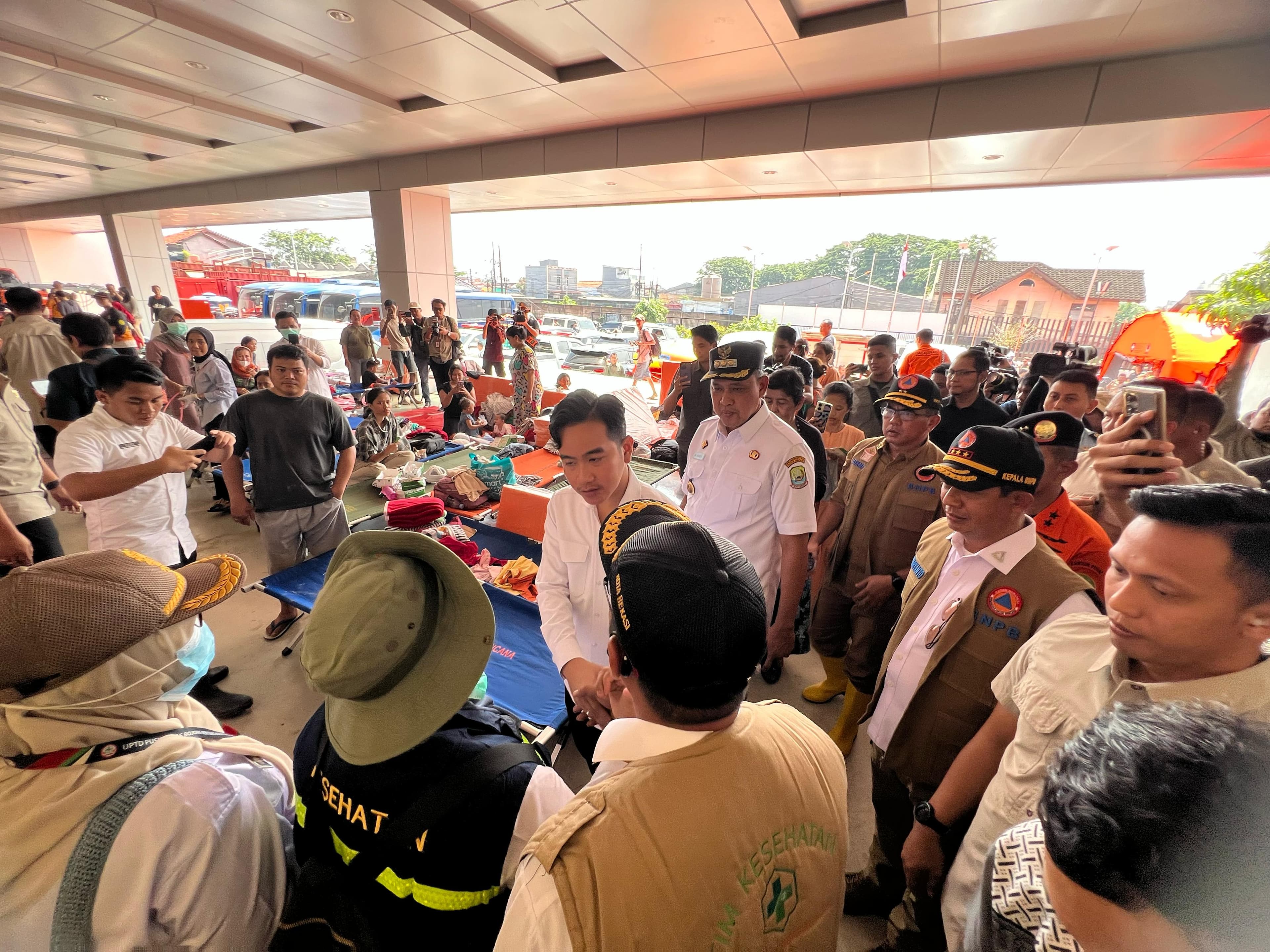 Gibran Tinjau Banjir Bekasi, Pastikan Respons Cepat dan Bantuan untuk para Korban