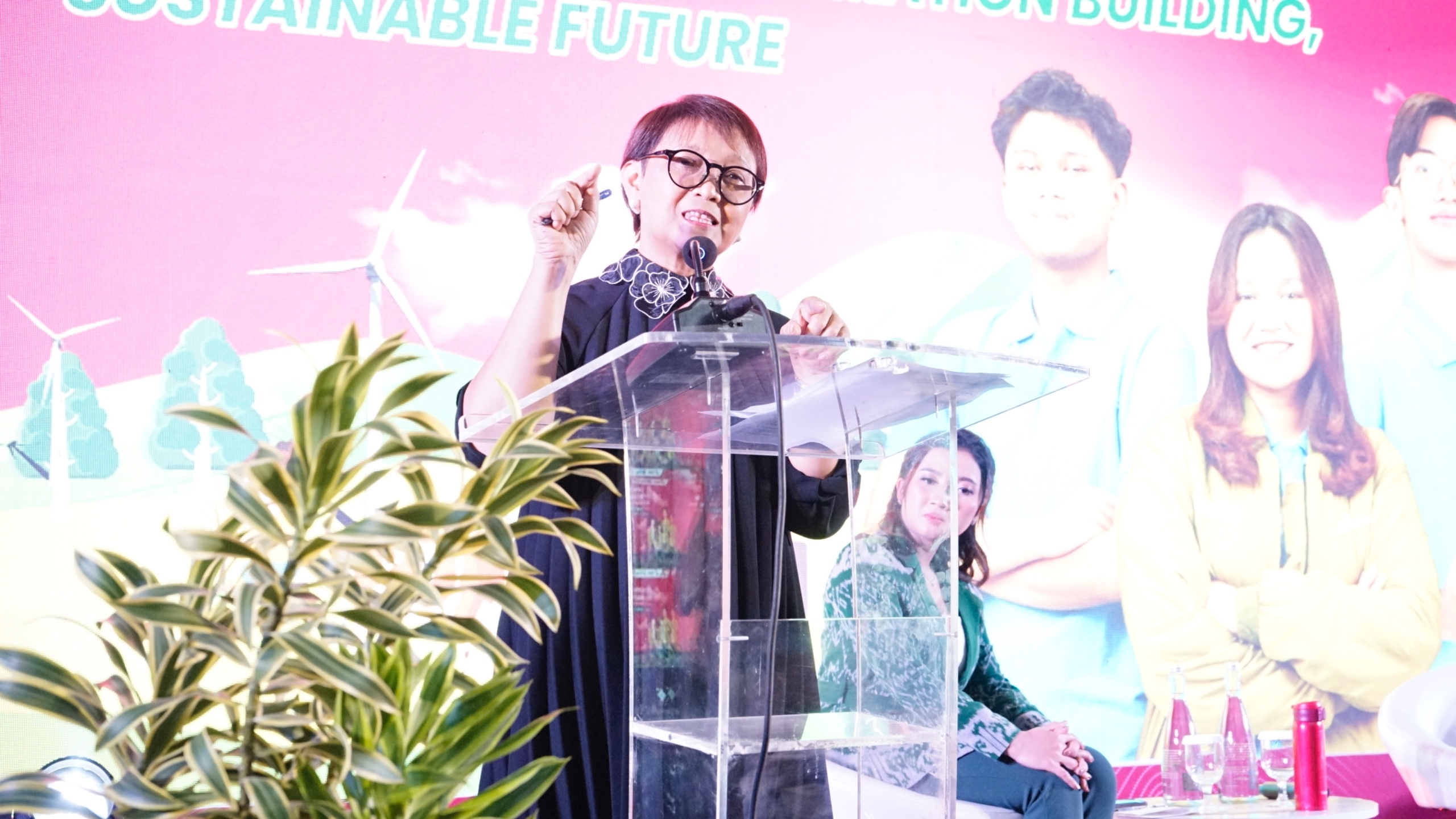 Retno Marsudi Bekali Penerima Beasiswa Pertamina untuk Berkontribusi Nyata