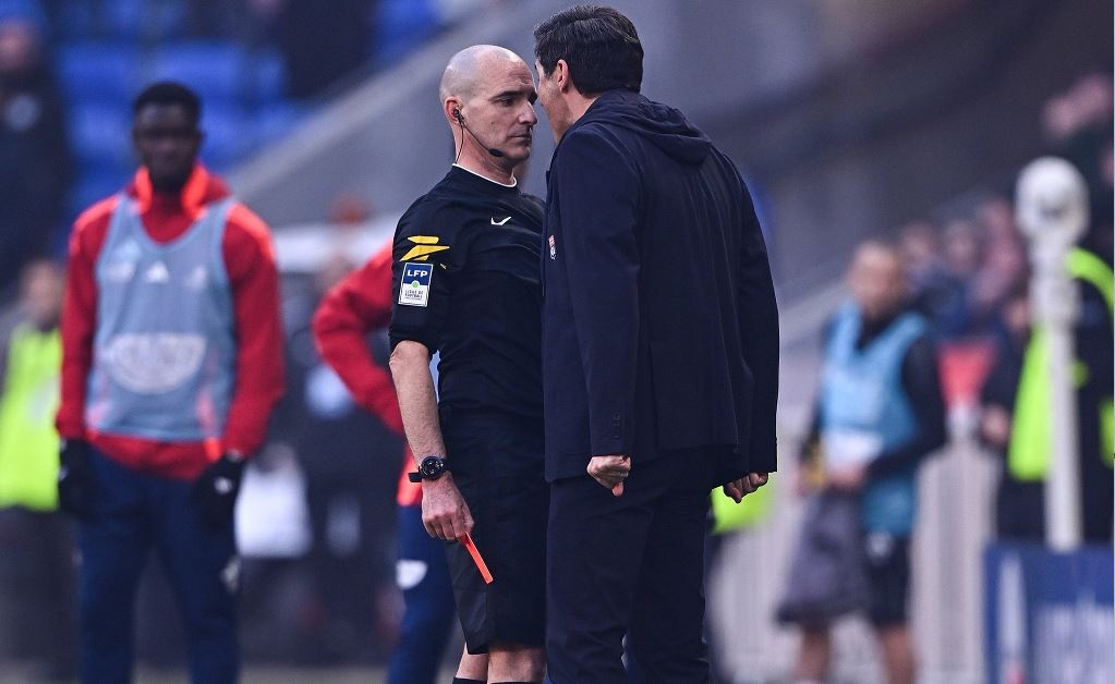 Adu Jidat dengan Wasit, Pelatih Lyon Paulo Fonseca Dihukum Larangan Dampingi Tim 9 Bulan