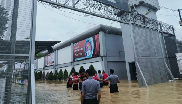 Banjir Rendam Lapas Cikarang: Narapidana Dievakuasi, Listrik Dipadamkan