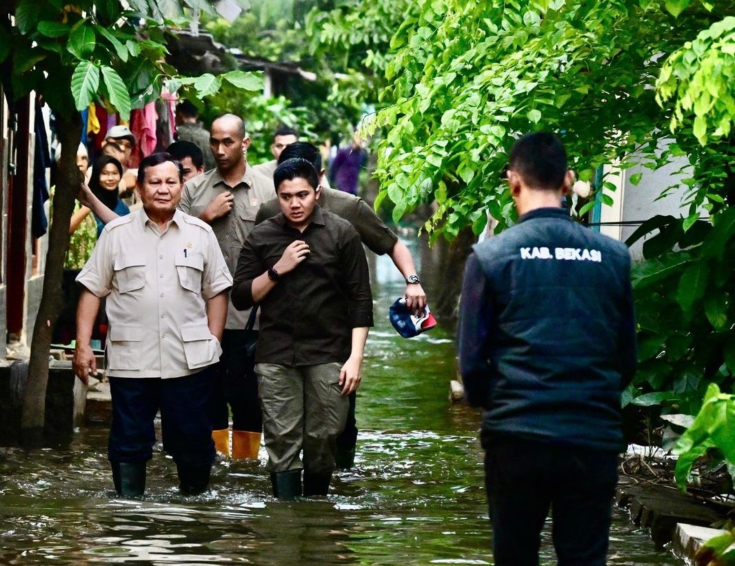 Prabowo Telepon Kepala BGN Saat Tinjau Banjir Bekasi: Warga di Sini Belum Terima Makan Bergizi