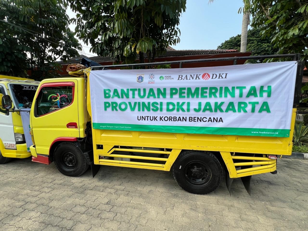 Bank DKI Dukung Pemprov Kirim 7 Ribu Kg Beras dan Paket Sembako ke Korban Banjir Bekasi