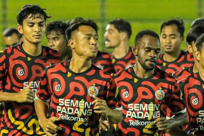 Head to Head dan Prediksi Skor Pertandingan BRI Liga 1 Persib Bandung vs Semen Padang