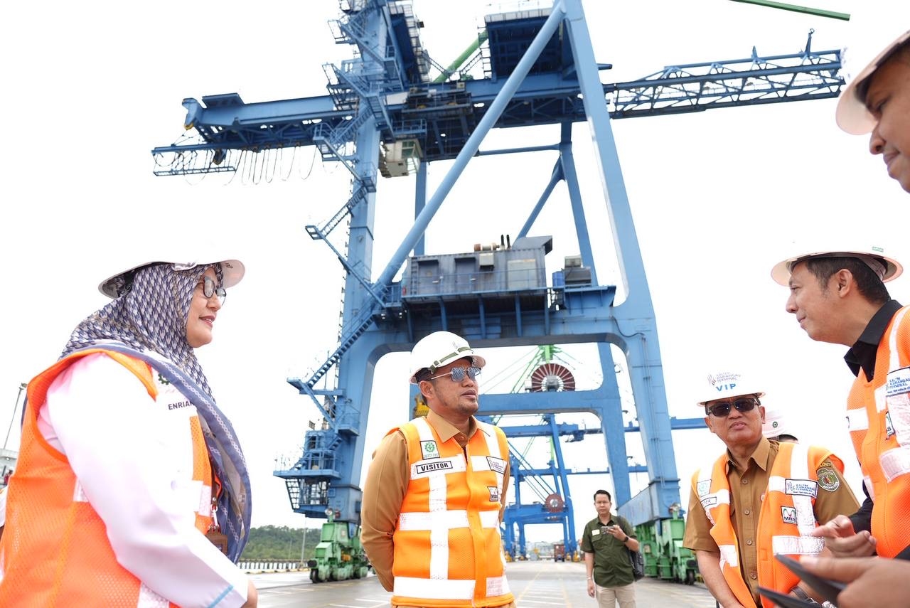 Gubernur Kaltim Tinjau Terminal Peti Kemas Kariangau, Dorong Pengembangan untuk Tingkatkan PAD