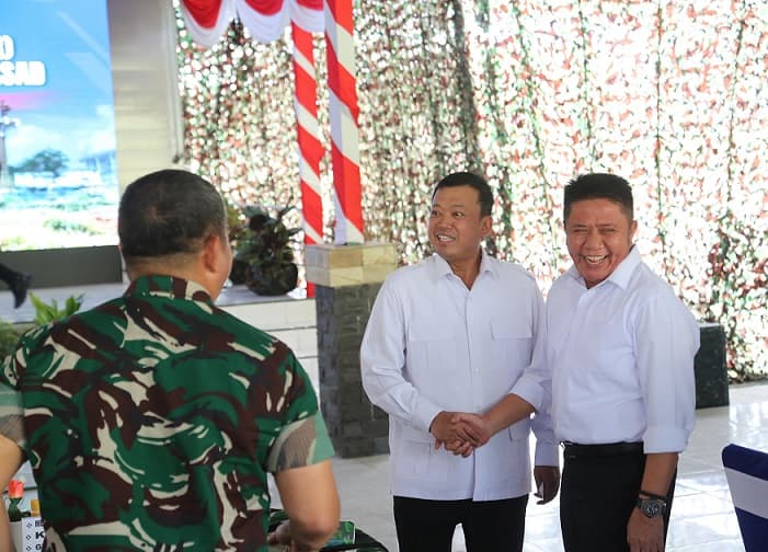 Gubernur Herman Deru Dampingi Menteri ATR/BPN Serahkan Sertifikat Puslatpur