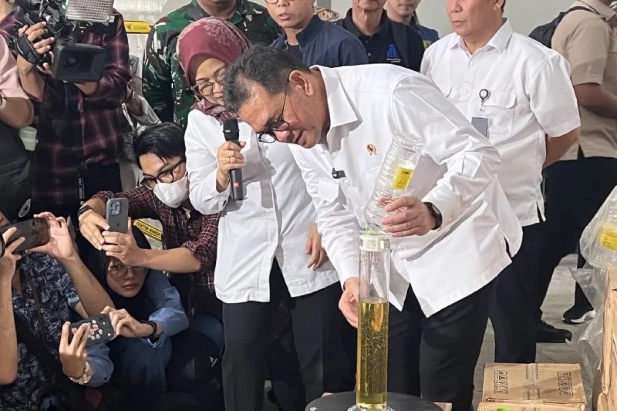 Tegas, Kemendag Segel Pabrik MinyaKita di Karawang