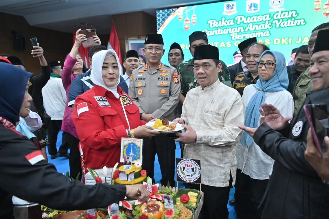 Anggota DPD RI Fahira Idris Hadiri Buka Puasa dan Santunan Yatim Piatu Bersama FLO DKI Jakarta