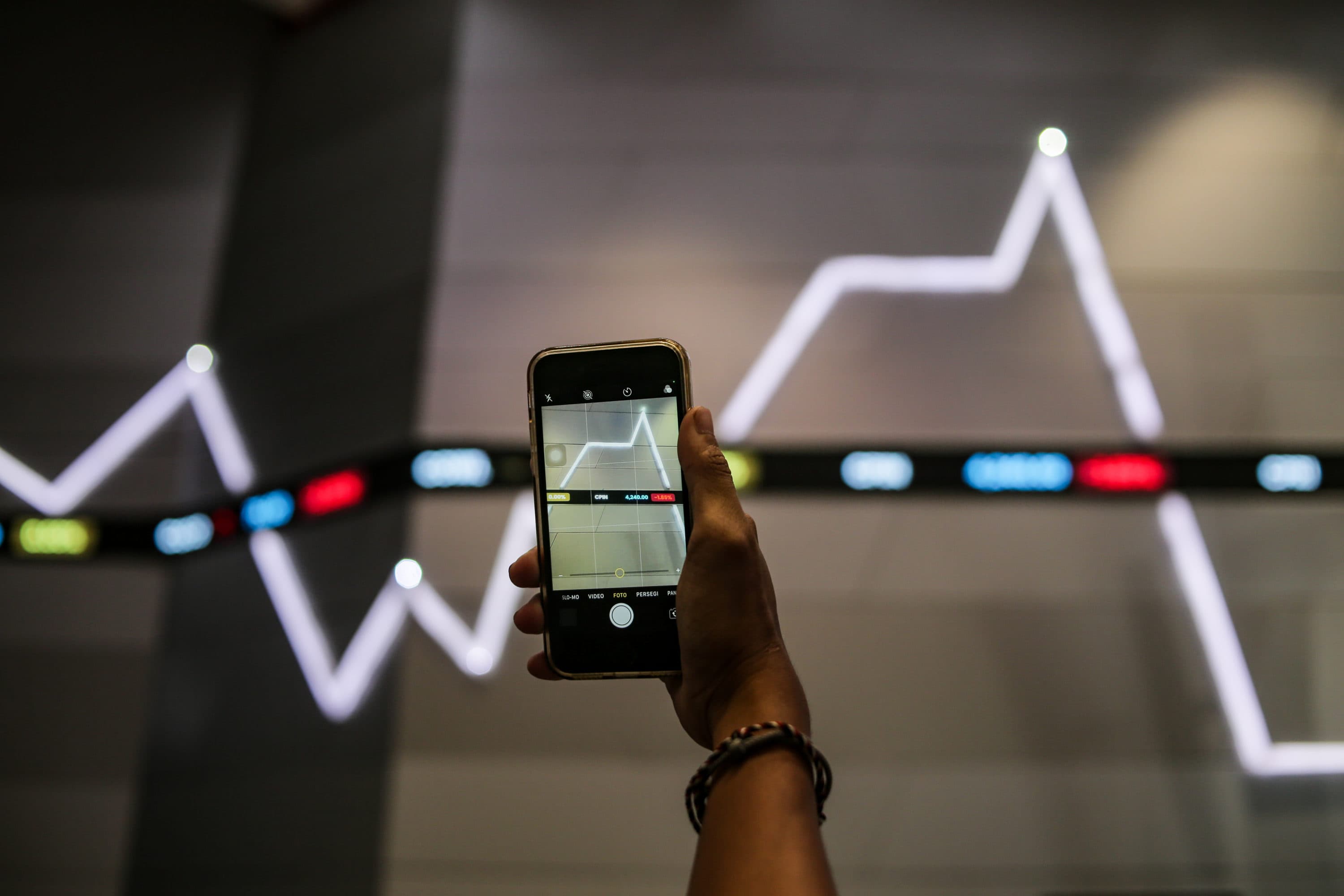 Ada Stimulus Ekonomi, IHSG Ditaksir Menguat ke Level 7.970-8.020