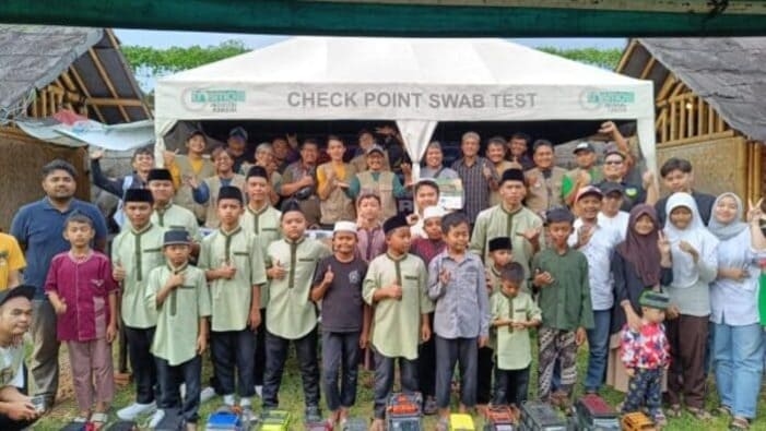 Komunitas Mini RC Track BKT Berbagi Kebahagiaan dengan Anak Yatim Piatu di Bulan Ramadhan