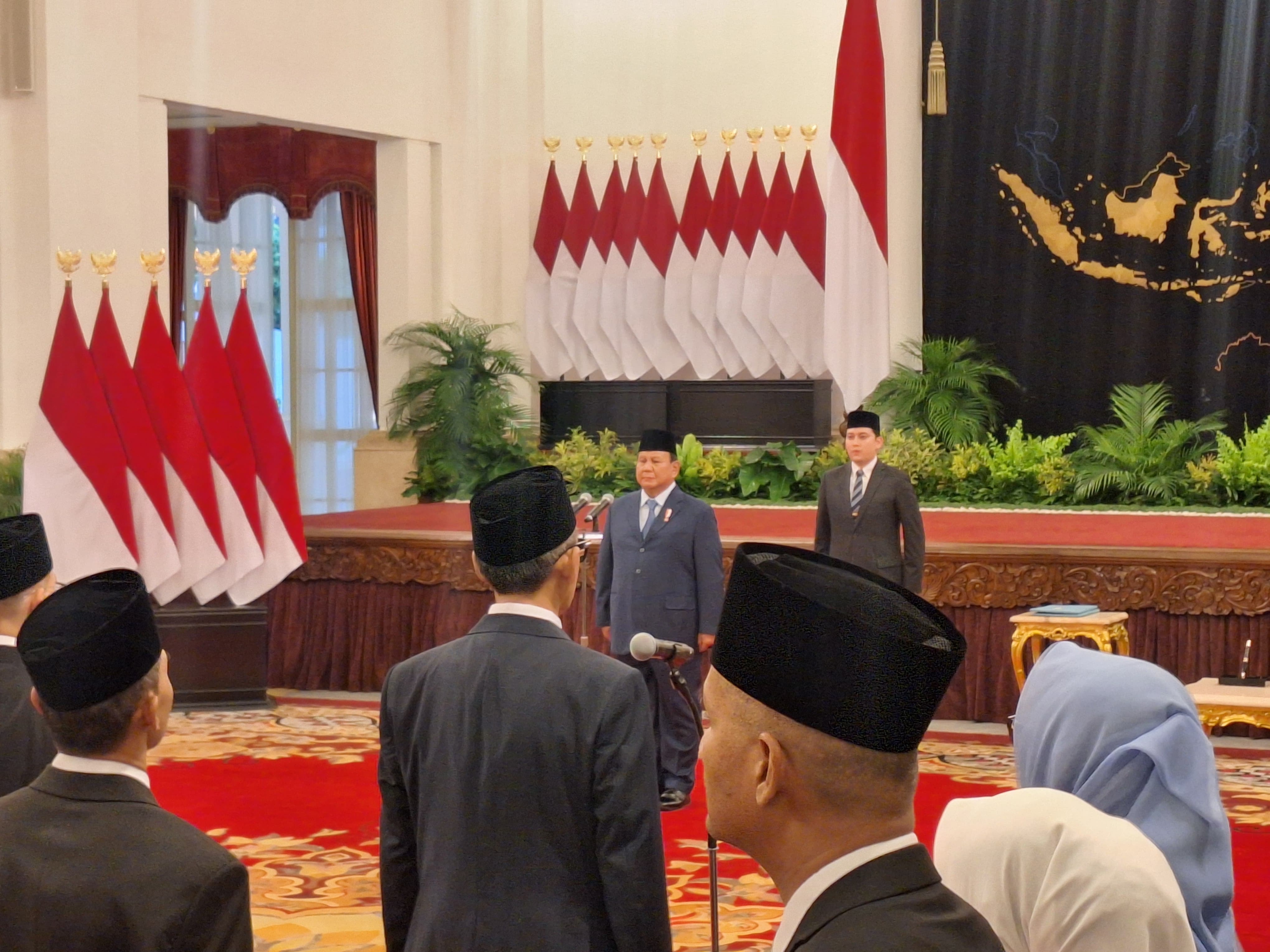 Prabowo Lantik 31 Duta Besar, Ada Politisi PDIP Junimart Girsang hingga Mantan Hakim MK