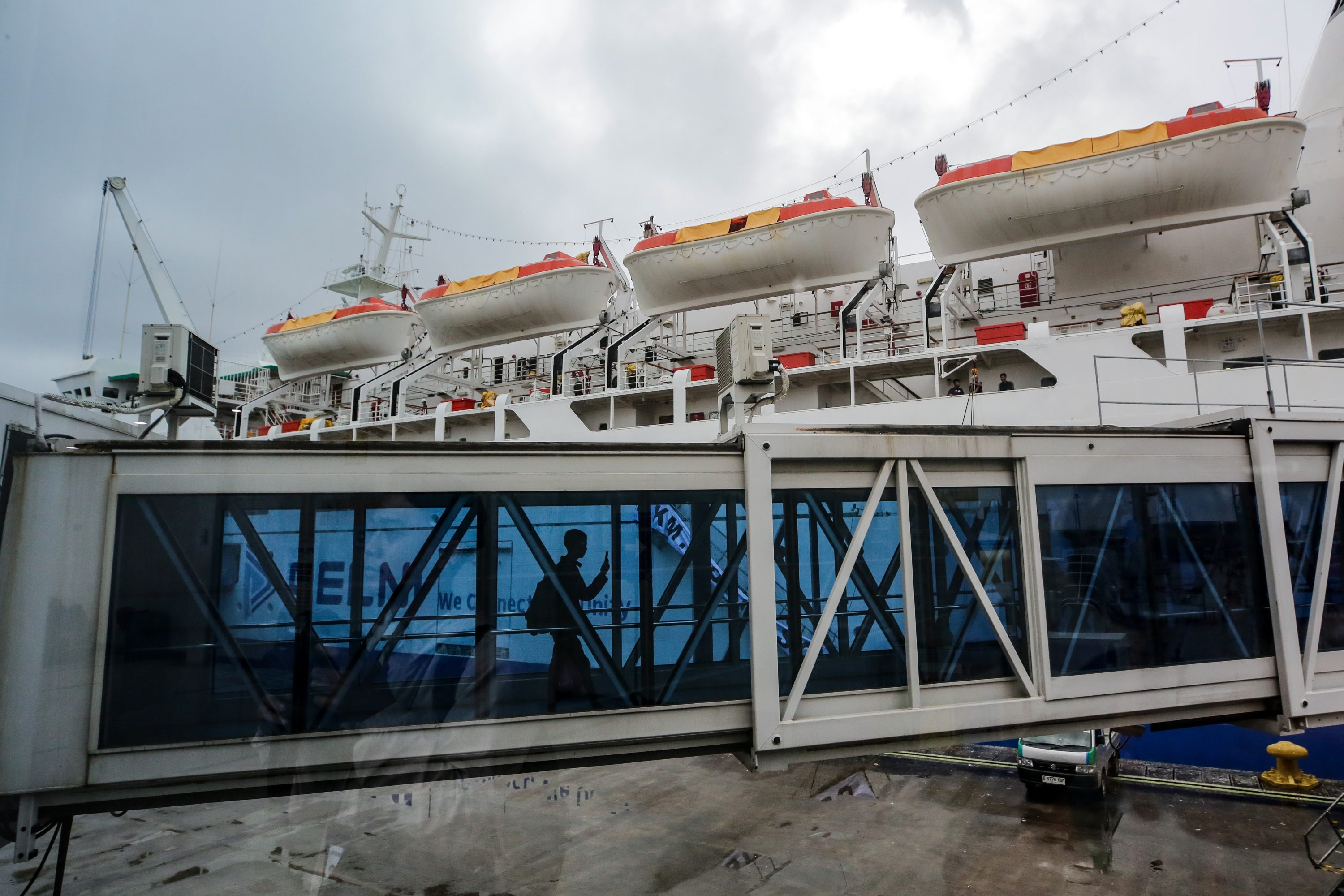 PLN Bagikan Kisah Petugas yang Siaga Layani Masyarakat di Posko Mudik BUMN