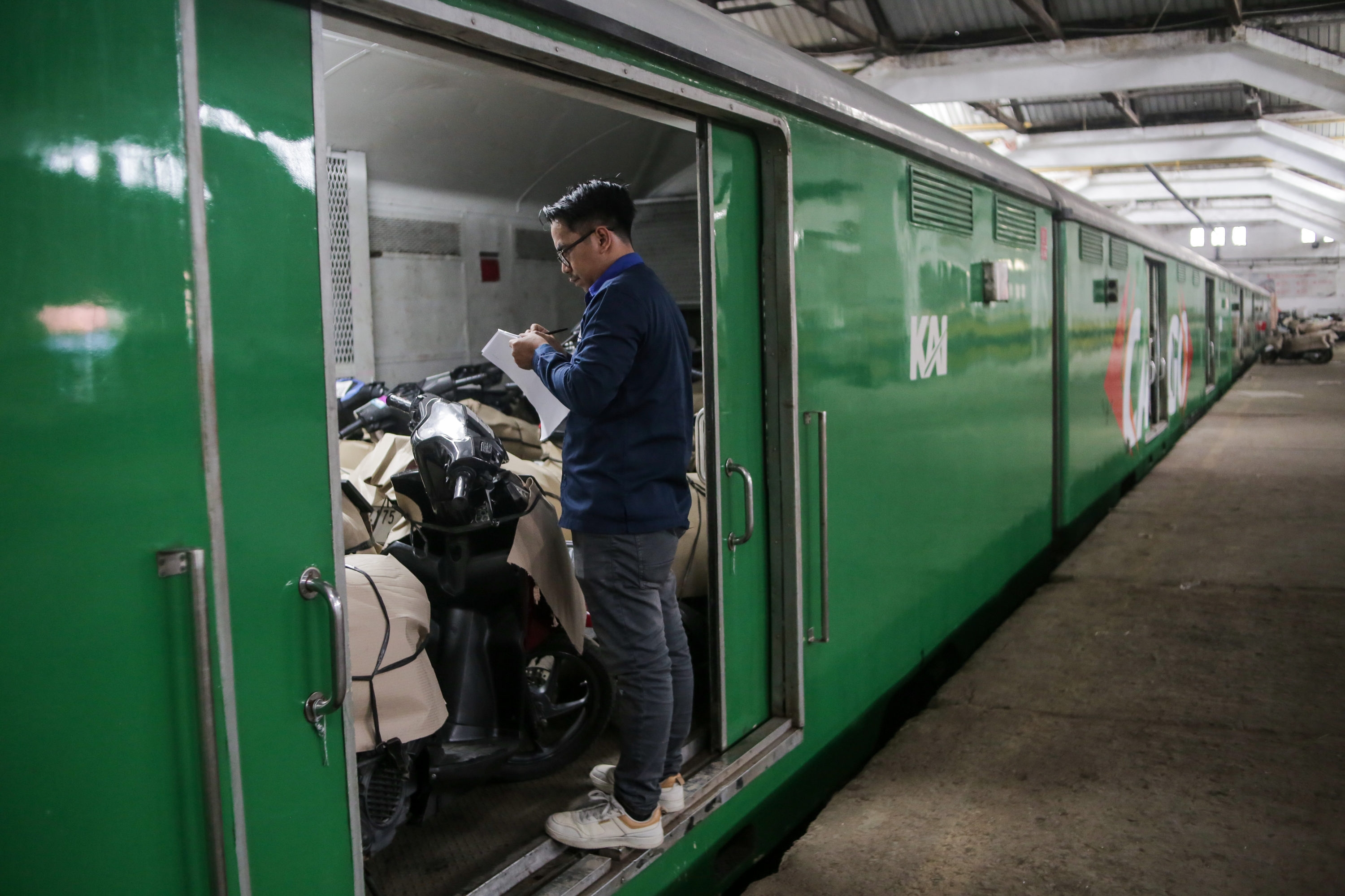 Penjualan Tiket Kereta Api Tembus 3,2 Juta Jelang Lebaran, KAI Imbau Penumpang Patuhi Aturan Barang Bawaan